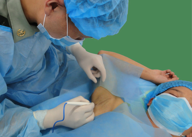 ����κ���